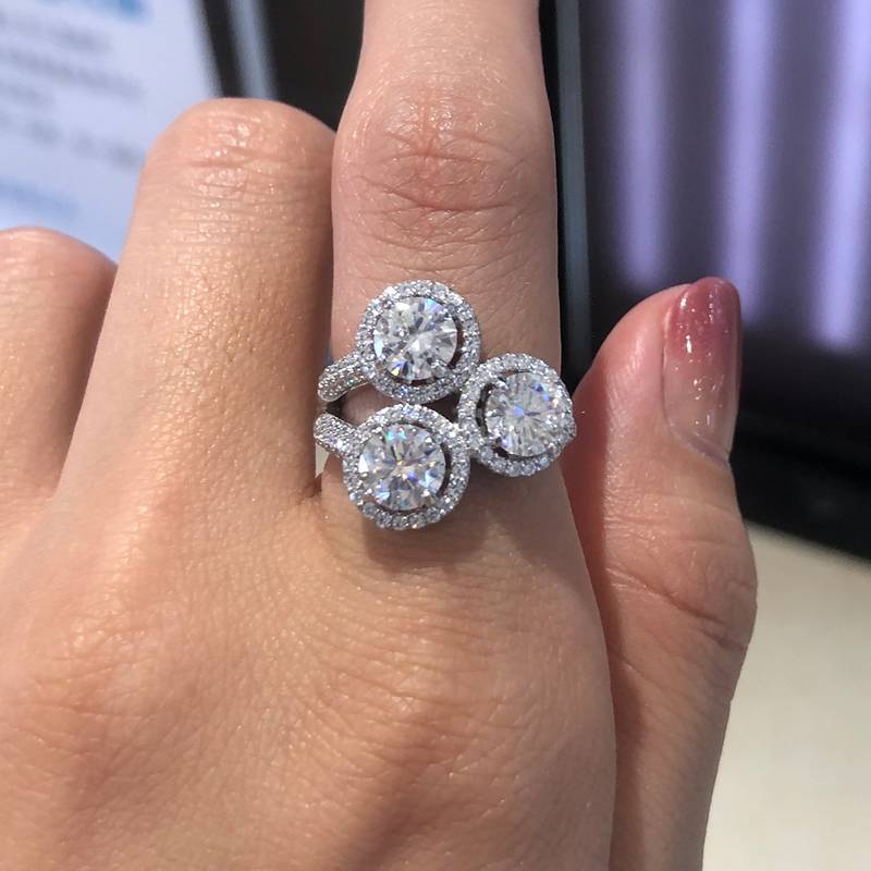 三石款圆包S925银镀白金Women's Ring定制选款主石Moissanite2.4ct/副石高碳钻